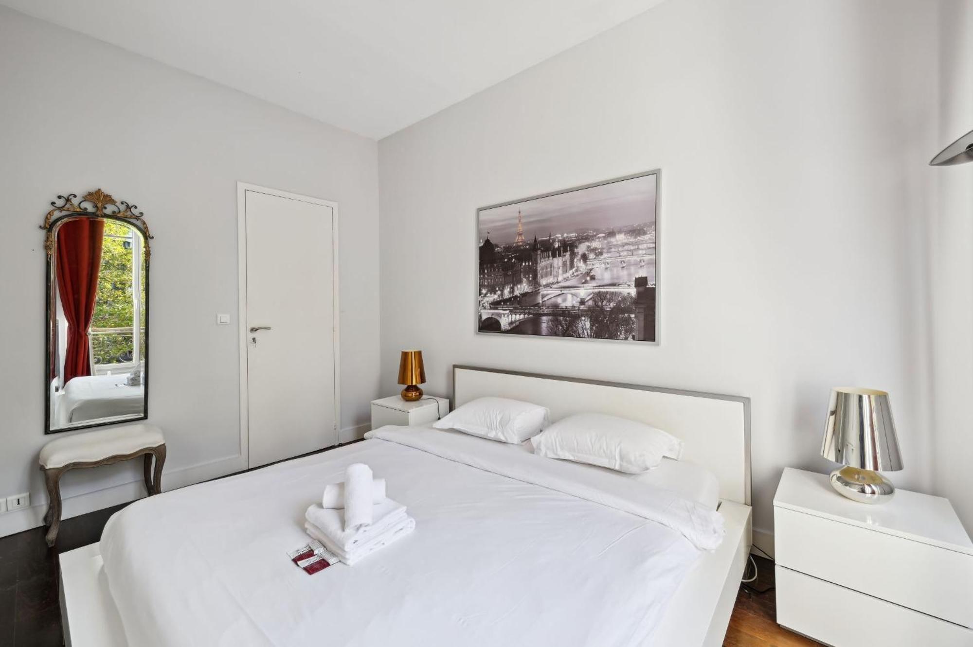 Champs-Elysees & Arc De Triomphe - Cityapartmentstay Париж Екстериор снимка