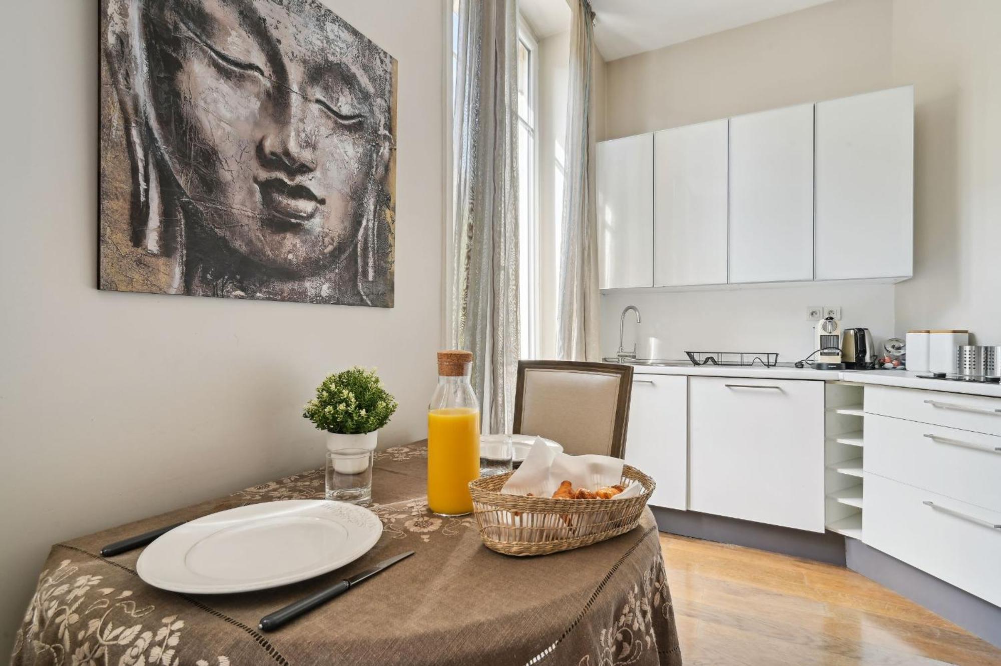 Champs-Elysees & Arc De Triomphe - Cityapartmentstay Париж Екстериор снимка